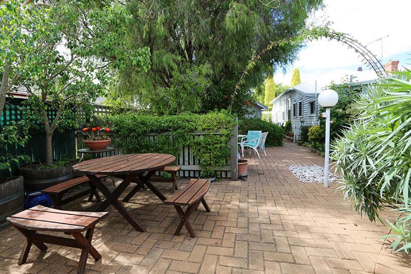 Jacaranda Guest House Busselton Esterno foto